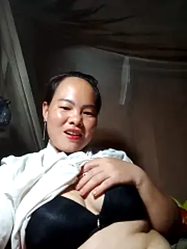 emilyzz online show from March 29, 8:27 am