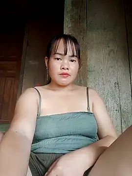 Snapshot of emilyzz chatting on October 29, 1:59 am emilyzz online show from October 29, 1:59 am