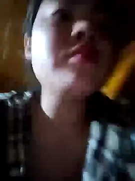 Snapshot of emilyzz chatting on November 3, 2:17 am emilyzz online show from November 3, 2:17 am