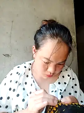 emilyzz online show from March 31, 8:05 am