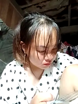emilyzz online show from April 23, 1:24 pm