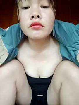 Snapshot of emilyzz chatting on November 1, 1:45 am emilyzz online show from November 1, 1:45 am