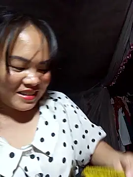 emilyzz online show from January 13, 1:37 pm