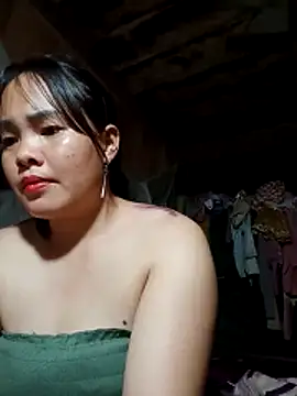 emilyzz online show from April 12, 2:09 pm