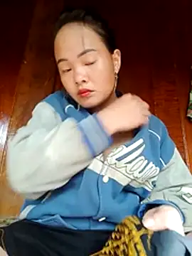 Snapshot of emilyzz chatting on October 23, 1:37 am emilyzz online show from October 23, 1:37 am