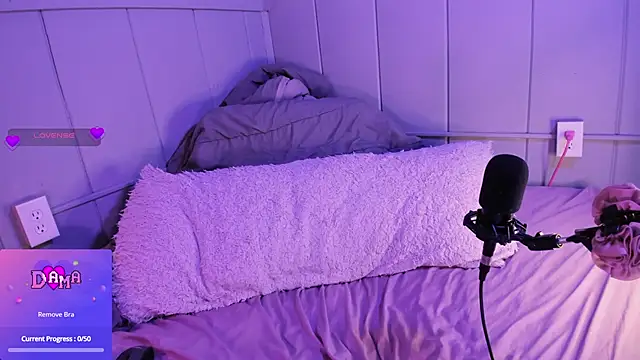 Snapshot of DamaDevotchka chatting on February 12, 12:54 am DamaDevotchka online show from February 12, 12:54 am