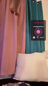 Snapshot of Ariasweetaspie chatting on February 7, 5:48 am Ariasweetaspie online show from February 7, 5:48 am