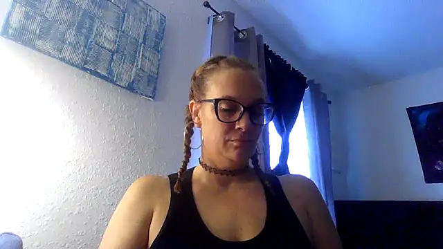 Snapshot of Ariasweetaspie chatting on October 9, 5:02 pm Ariasweetaspie online show from October 9, 5:02 pm