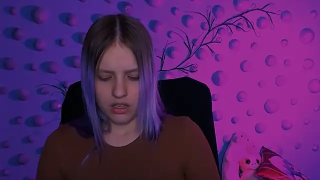kaela spell  online show from April 29, 2:27 am