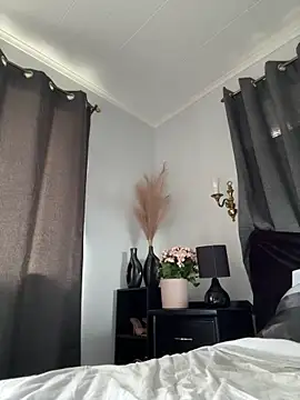 ZoeyJohnson online show from October 23, 7:12 pm