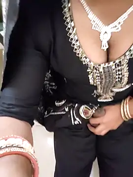 Snapshot of BellaxTrans chatting on February 16, 8:57 am BellaxTrans online show from February 16, 8:57 am