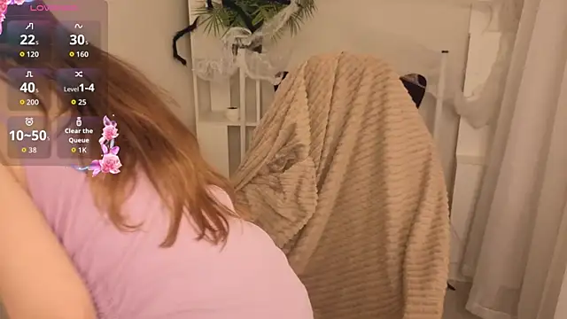 KarenSmitht online show from November 2, 3:50 pm