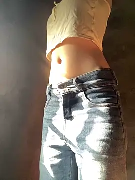 Snapshot of Bella_sexy98 chatting on December 15, 2:06 am Bella sexy98 online show from December 15, 2:06 am