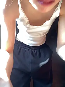 Snapshot of Bella_sexy98 chatting on December 2, 2:23 am Bella sexy98 online show from December 2, 2:23 am