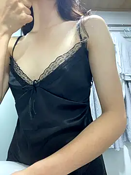 Snapshot of Bella_sexy98 chatting on October 23, 3:27 am Bella sexy98 online show from October 23, 3:27 am