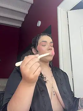 krisstenSantos online show from December 17, 12:54 pm