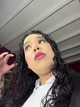 krisstenSantos online show from January 16, 1:59 pm