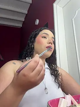 krisstenSantos online show from December 20, 1:14 pm