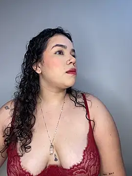 krisstenSantos online show from October 18, 2:30 pm