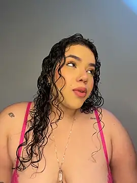 krisstenSantos online show from February 13, 1:33 pm