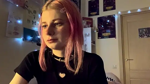 Snapshot of PinkVampire chatting on October 5, 6:09 pm PinkVampire online show from October 5, 6:09 pm