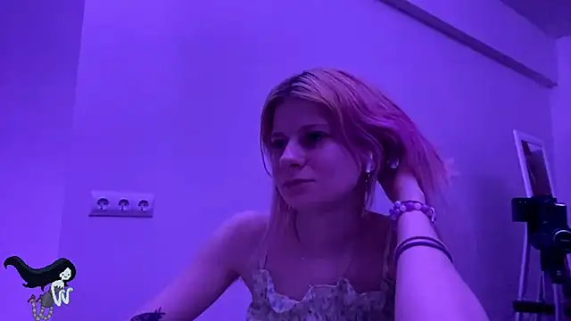 Snapshot of PinkVampire chatting on October 30, 9:44 pm PinkVampire online show from October 30, 9:44 pm