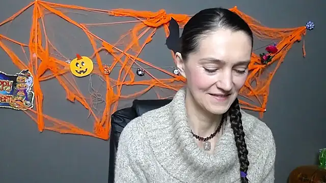 TayaFinch online show from November 4, 1:04 pm