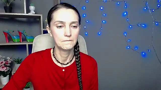 TayaFinch online show from November 18, 1:14 pm