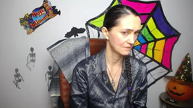 Snapshot of TayaFinch chatting on October 31, 2:46 pm TayaFinch online show from October 31, 2:46 pm