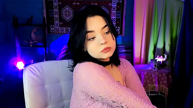 leslierowe  online show from November 21, 1:10 pm