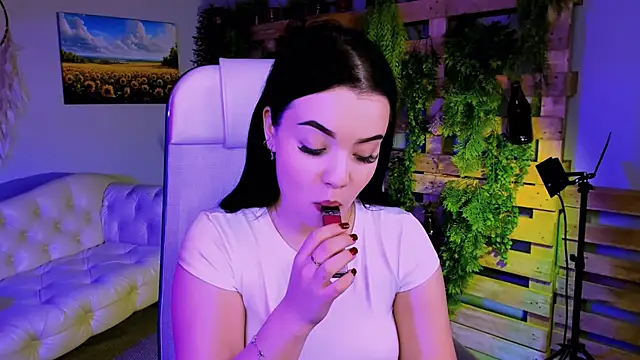 leslierowe  online show from October 24, 5:01 pm