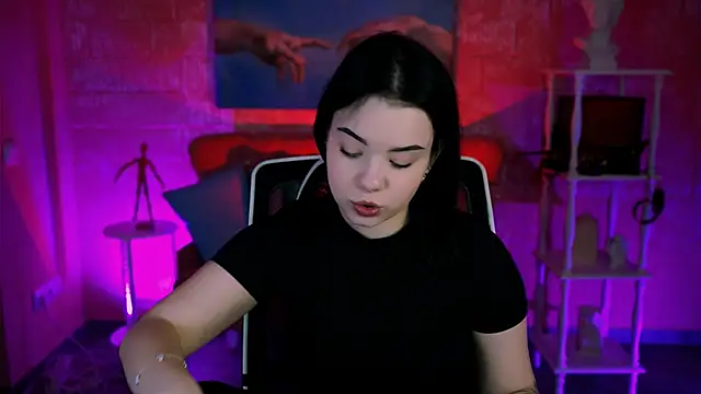 leslierowe  online show from November 22, 1:10 pm