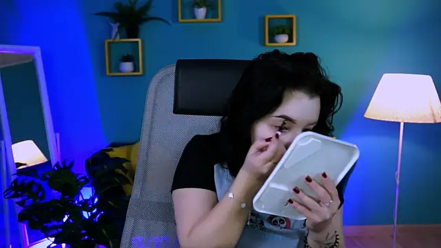 leslierowe  online show from November 4, 8:12 pm