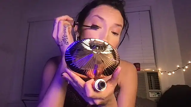 yoursweetestlilly online show from January 14, 2:37 am