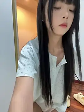 Snapshot of qiqi_x chatting on May 5, 2:09 pm qiqi x online show from May 5, 2:09 pm