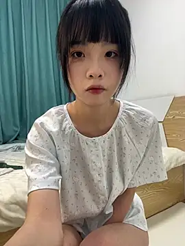 Snapshot of qiqi_x chatting on April 18, 1:46 pm qiqi x online show from April 18, 1:46 pm