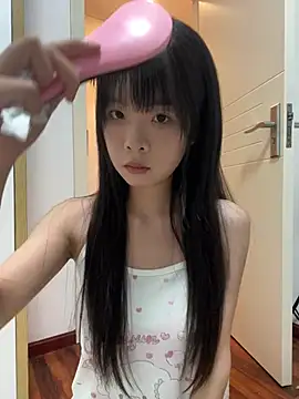 Snapshot of qiqi_x chatting on May 20, 9:39 am qiqi x online show from May 20, 9:39 am