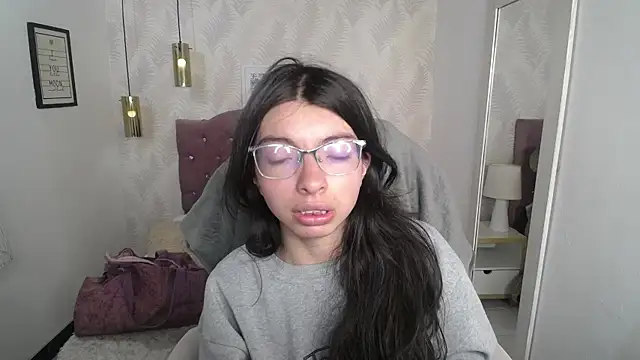 alllyson  online show from December 18, 8:01 pm