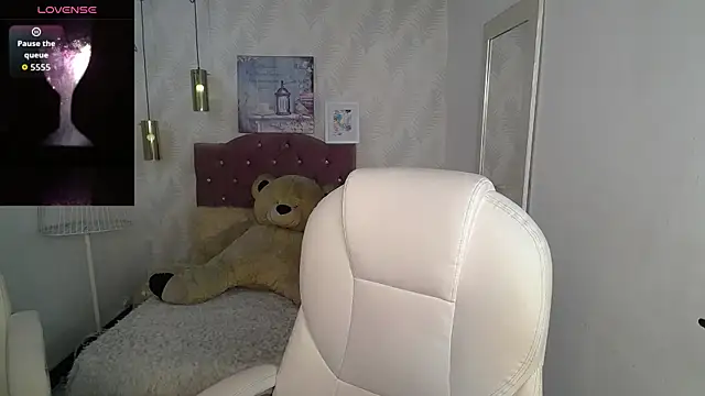 alllyson  online show from November 11, 7:52 pm