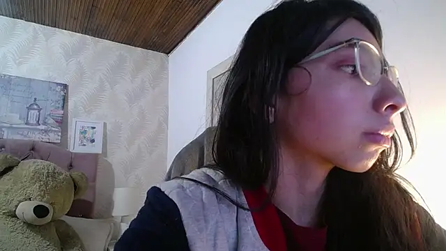 alllyson  online show from December 5, 8:17 pm