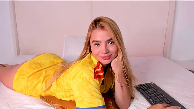 Snapshot of Sofi_glow chatting on June 17, 6:40 pm Sofi glow online show from June 17, 6:40 pm