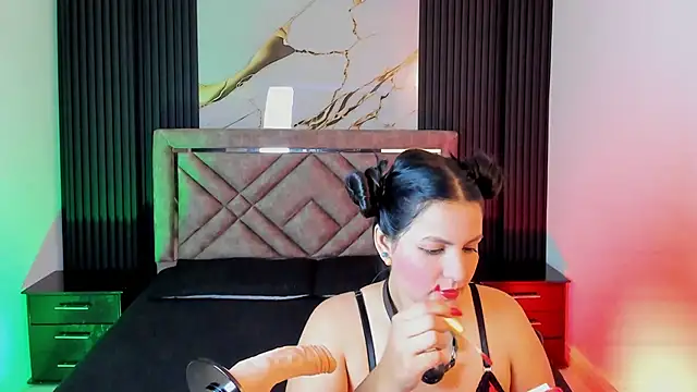 Snapshot of Daniwhatson chatting on November 2, 3:33 am Daniwhatson online show from November 2, 3:33 am