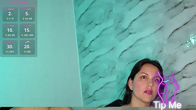 Snapshot of Daniwhatson chatting on December 19, 5:21 am Daniwhatson online show from December 19, 5:21 am