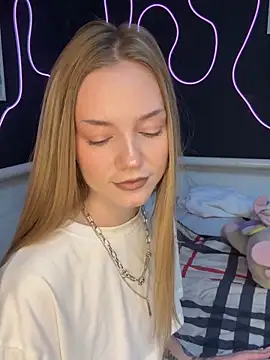 MilaMoone online show from February 5, 11:06 am