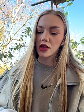 MilaMoone online show from November 3, 11:25 am