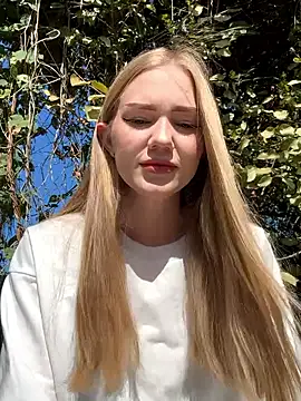 MilaMoone online show from September 22, 10:10 am