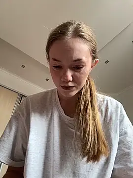 MilaMoone online show from February 13, 10:59 am