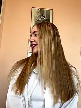 MilaMoone online show from September 24, 11:39 am