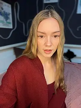 MilaMoone online show from March 31, 10:50 am