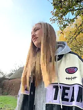 MilaMoone online show from November 15, 10:30 am